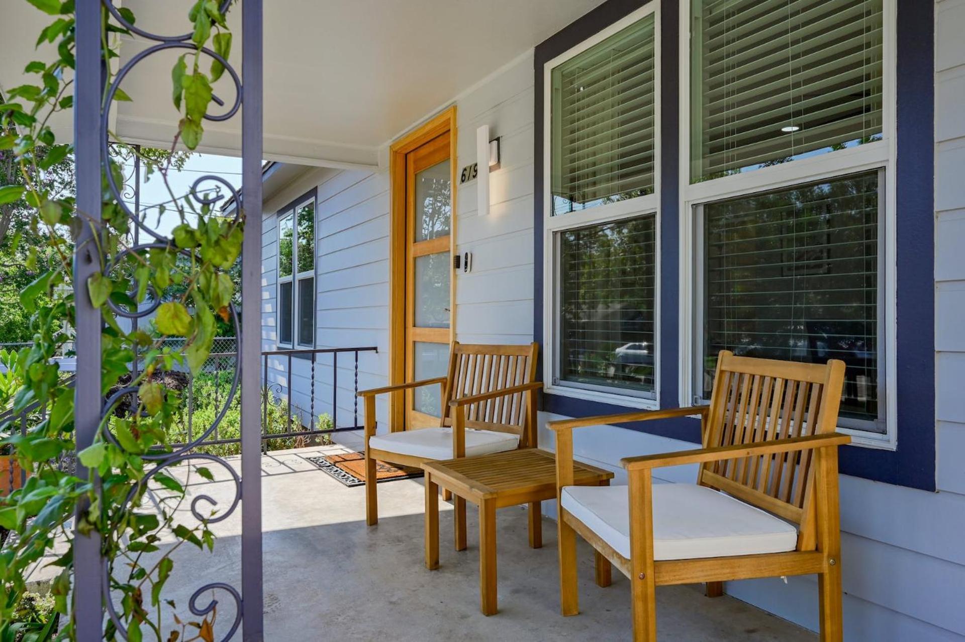 Artful Urban Stylish Comfort In North Austin
