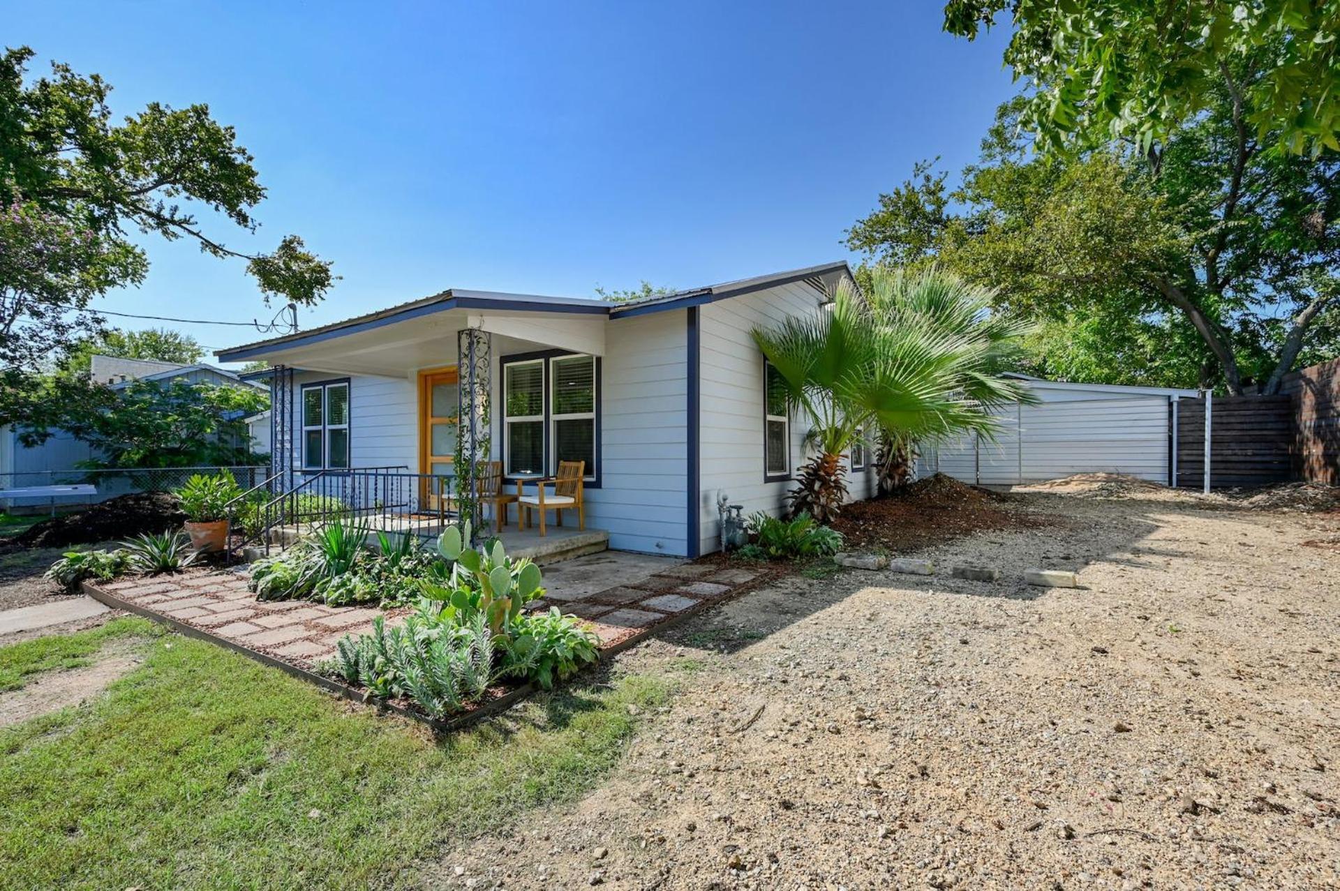Country house Artful Urban Stylish Comfort In North *