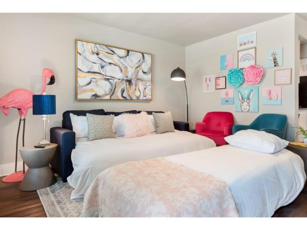 The Flamingo 103 L Pool L Sleeps 5 L 65 Smart Tv *