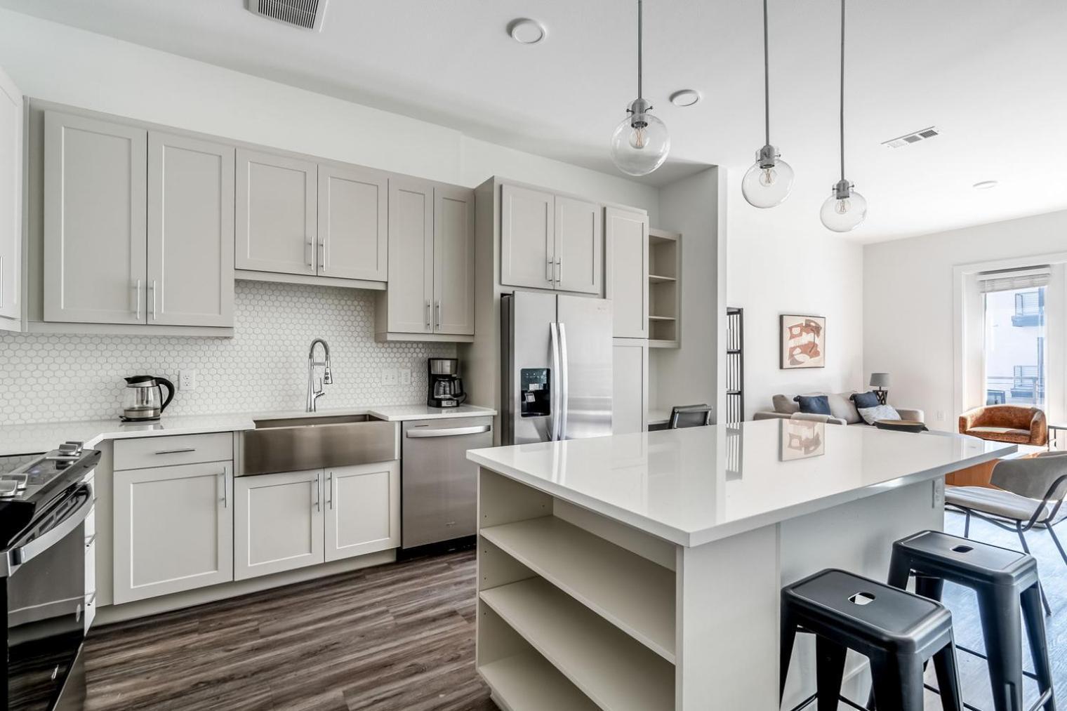 Highlands 1br W Pool Wd Gym Vibrant Area Atx-201 *