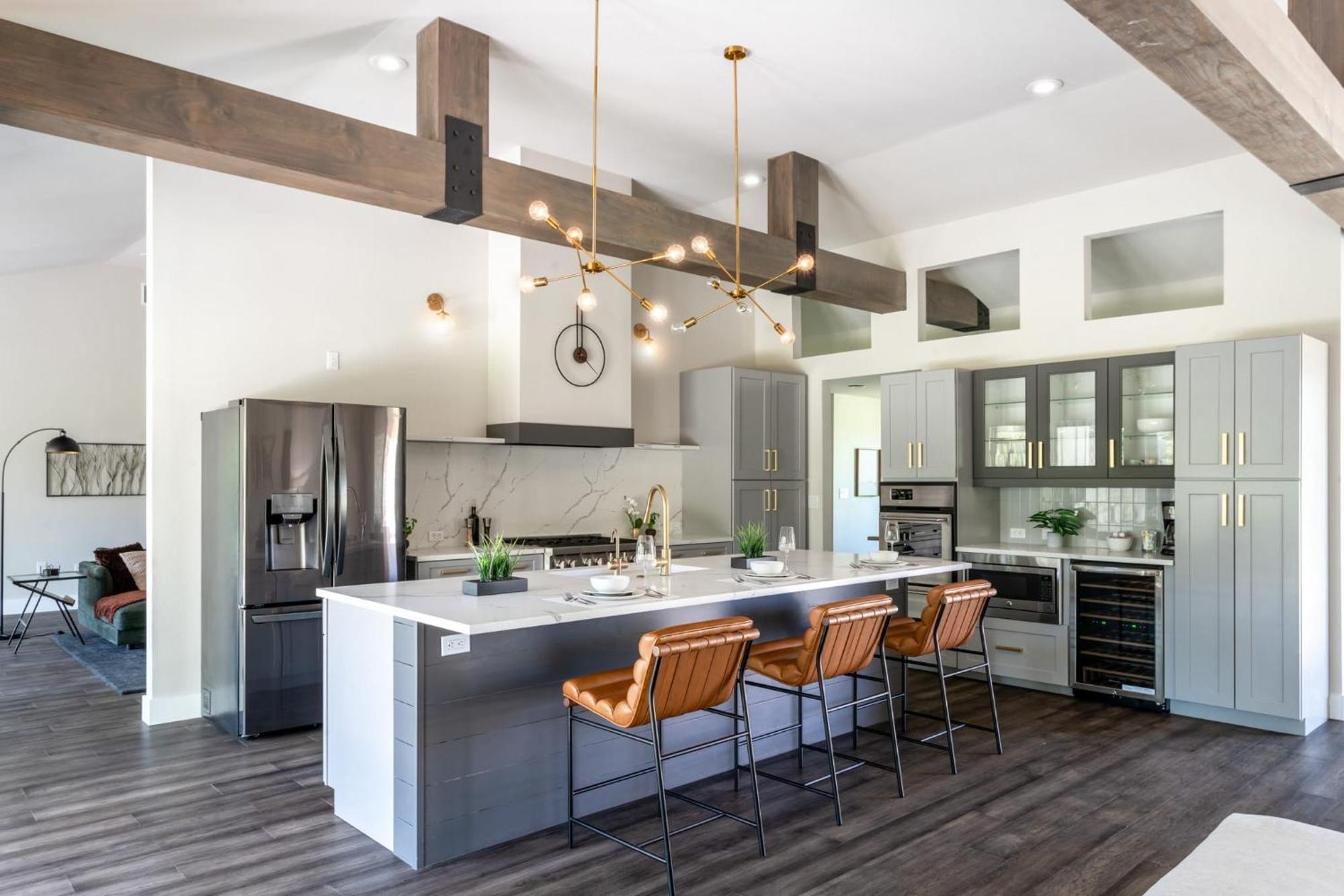 Upstay - Family In Southwest