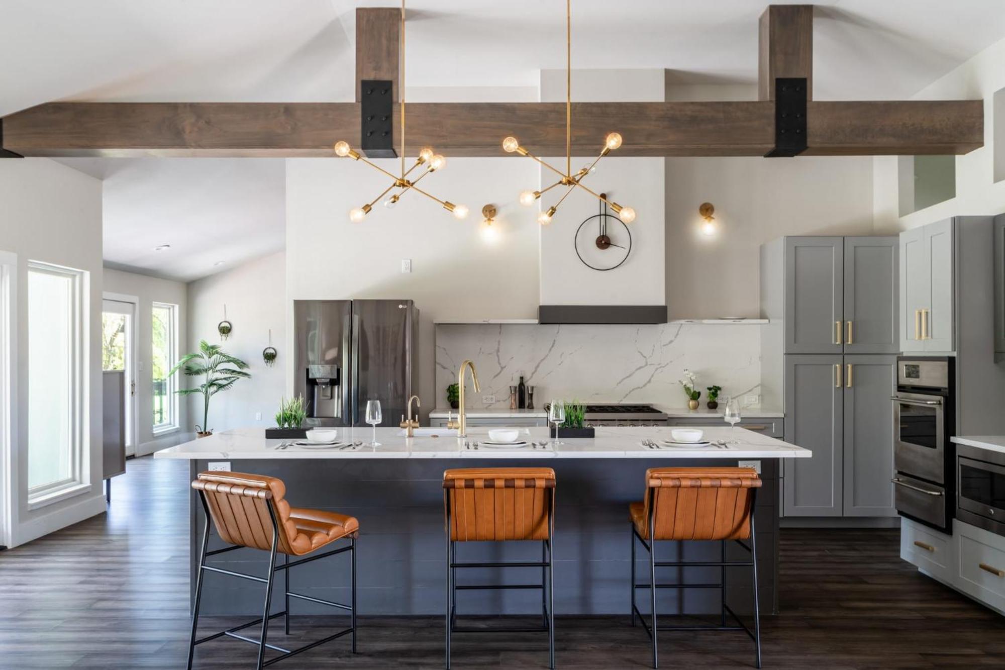 Upstay - Family In Southwest * Austin