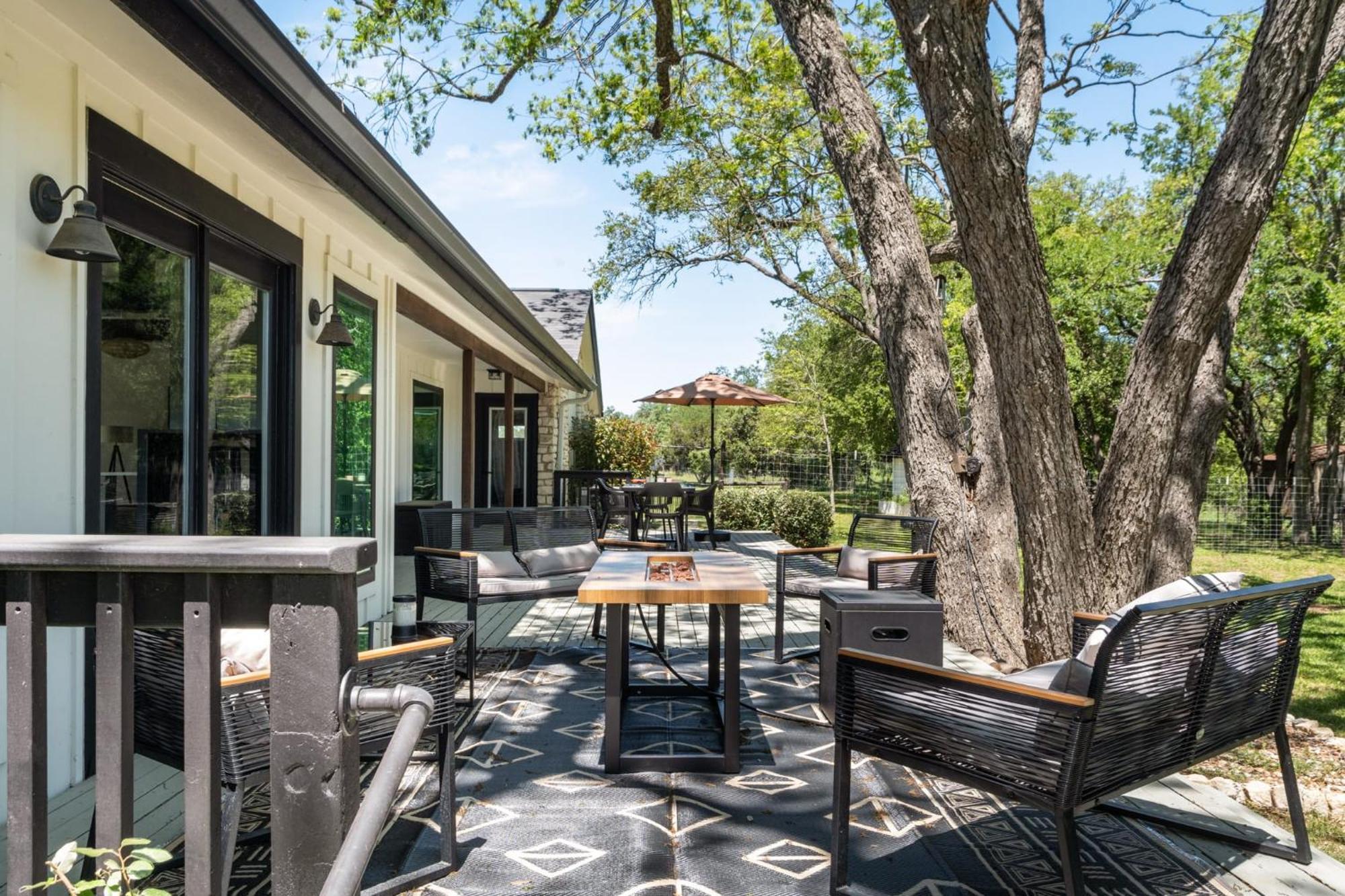 Upstay - Family In Southwest Austin