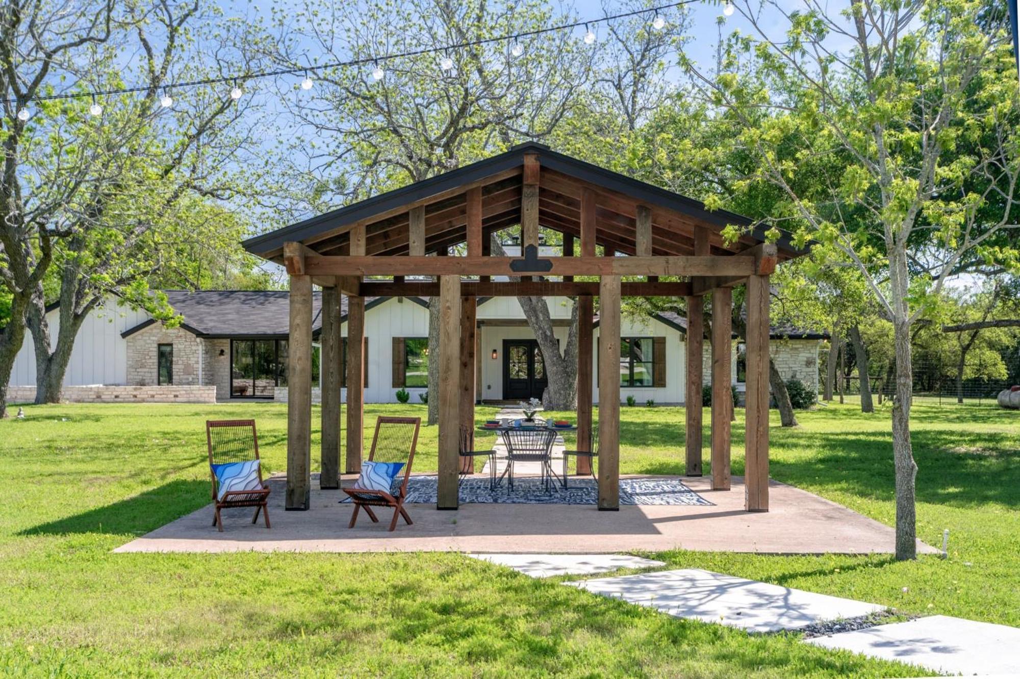 Upstay - Family In Southwest * Austin