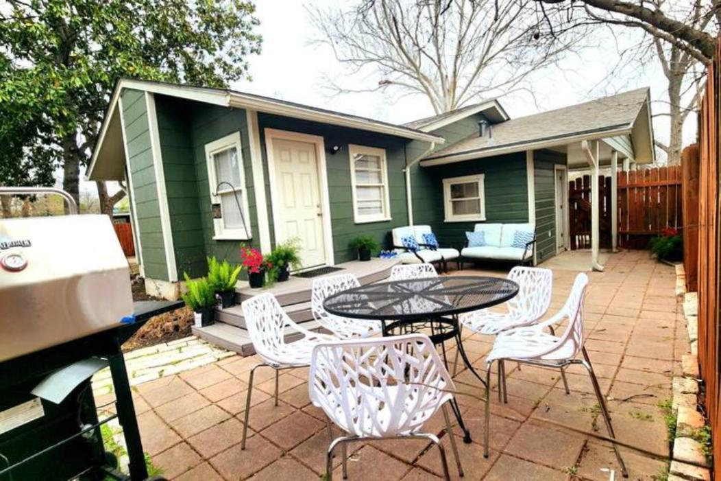 A Rare Find - Bright, Warm, Charming Holiday home *