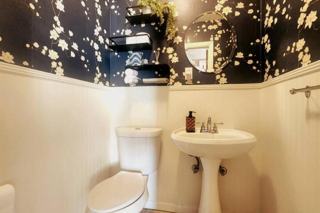 A Rare Find - Bright, Warm, Charming Holiday home