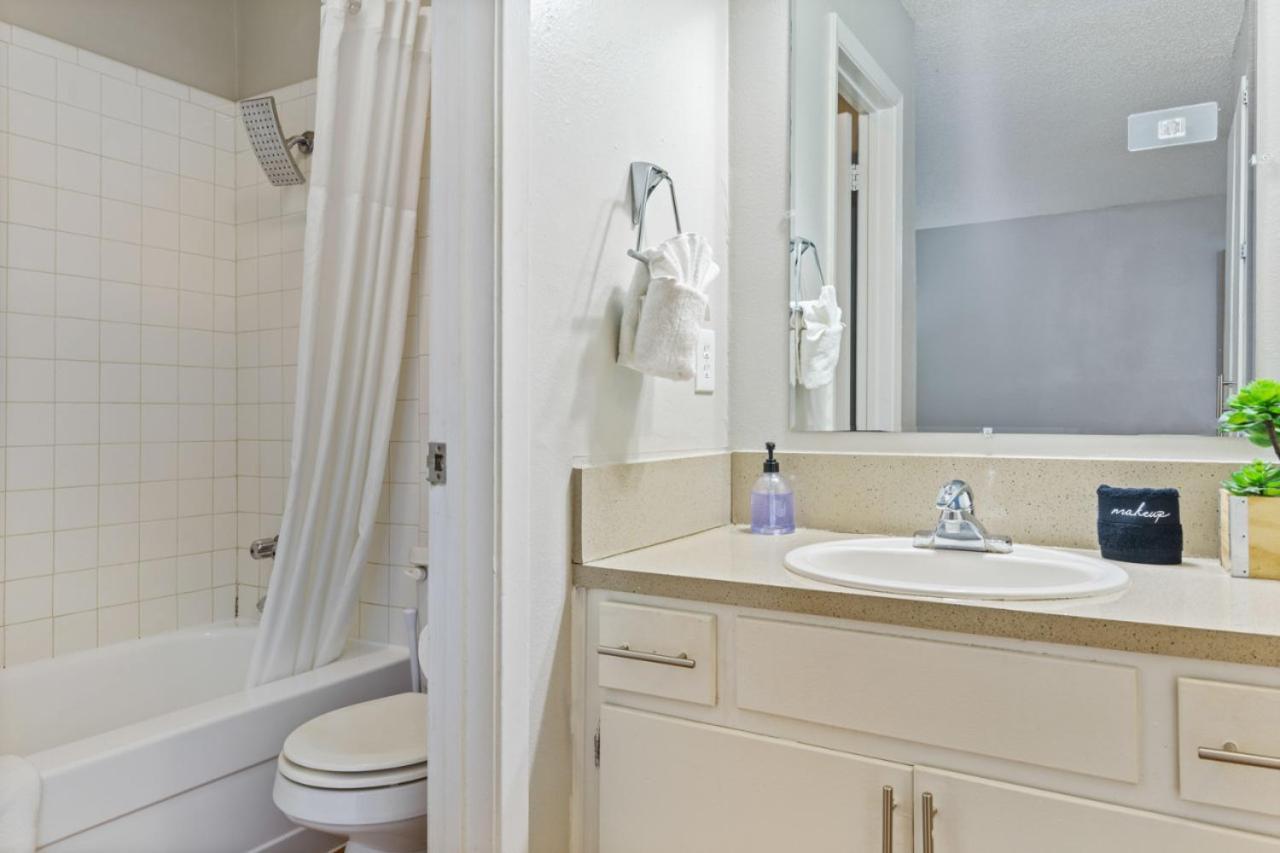 Pets Allowed And Free Prkg Apartment