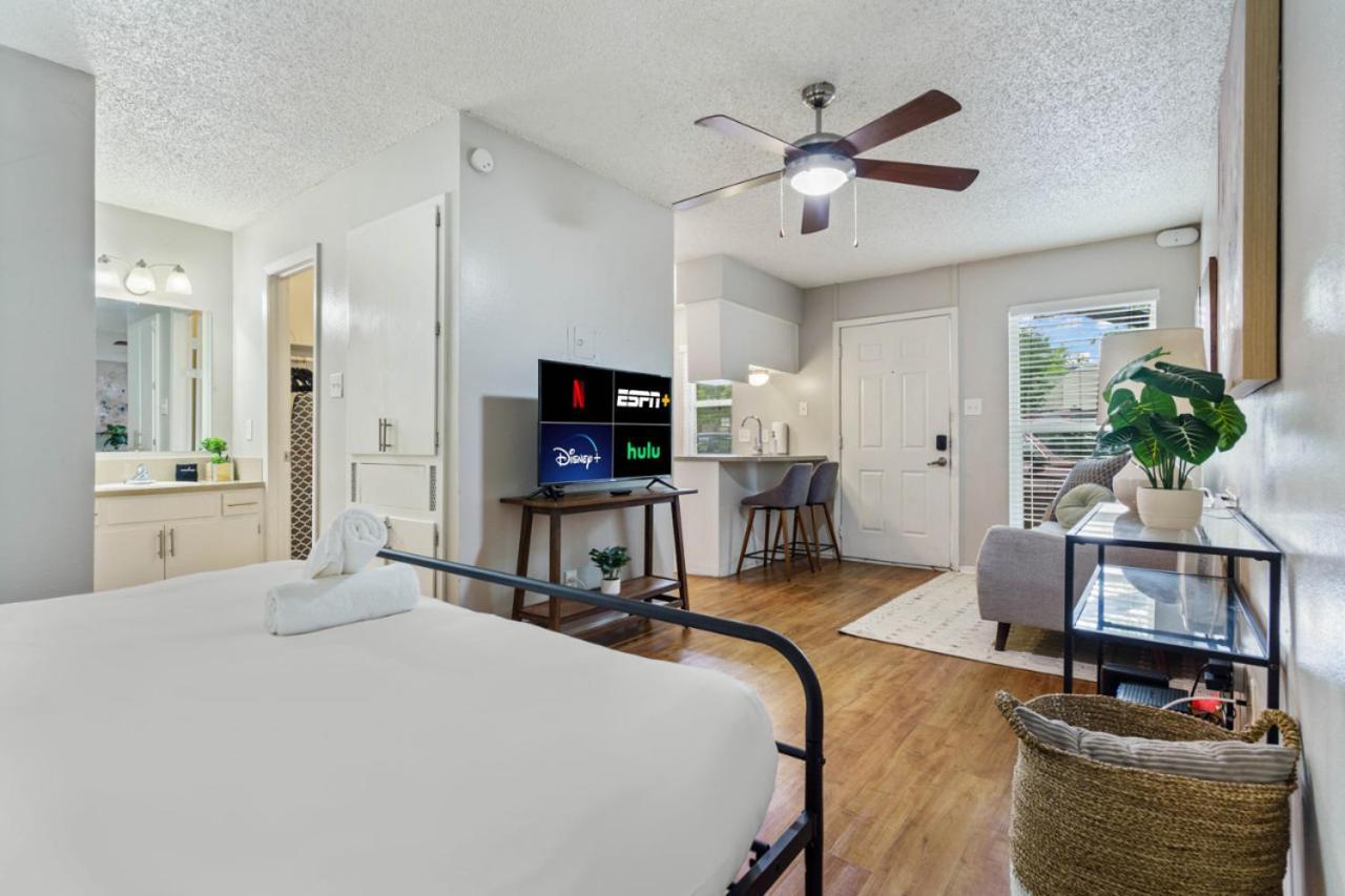 Apartment Pets Allowed And Free Prkg Austin