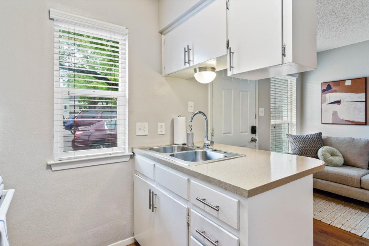 Pets Allowed And Free Prkg Apartment *