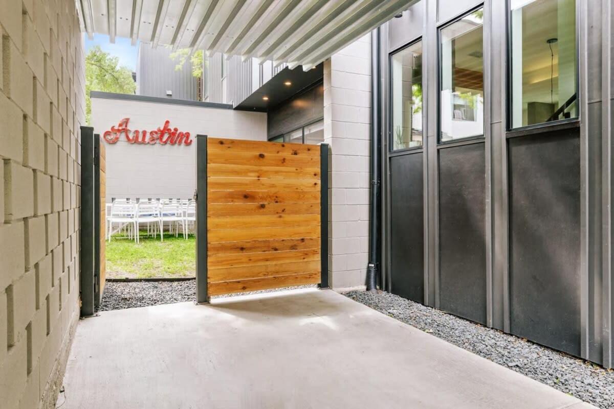 Holiday home Luxe Minutes From Ut & Downtown *