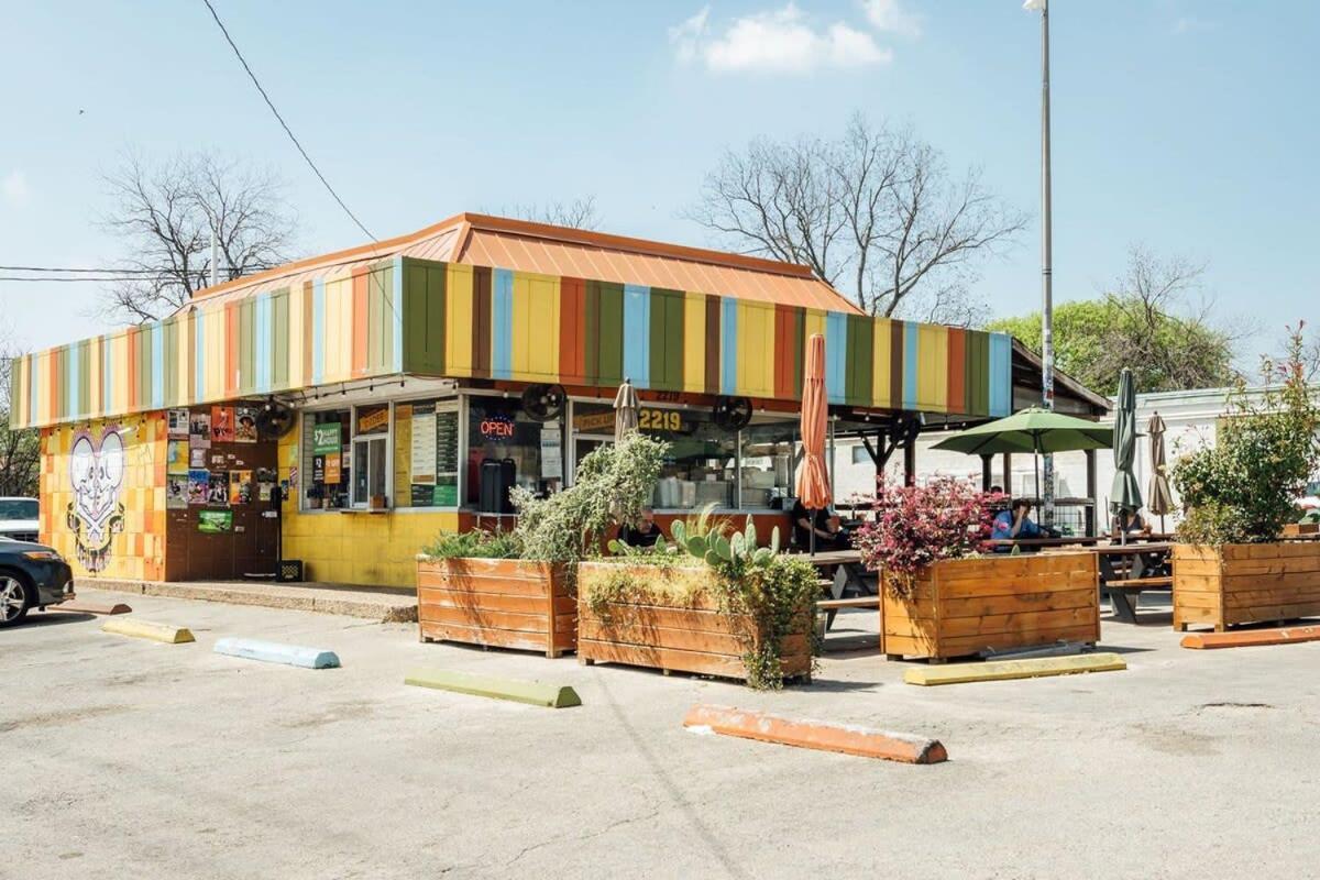 Holiday home Luxe Minutes From Ut & Downtown *
