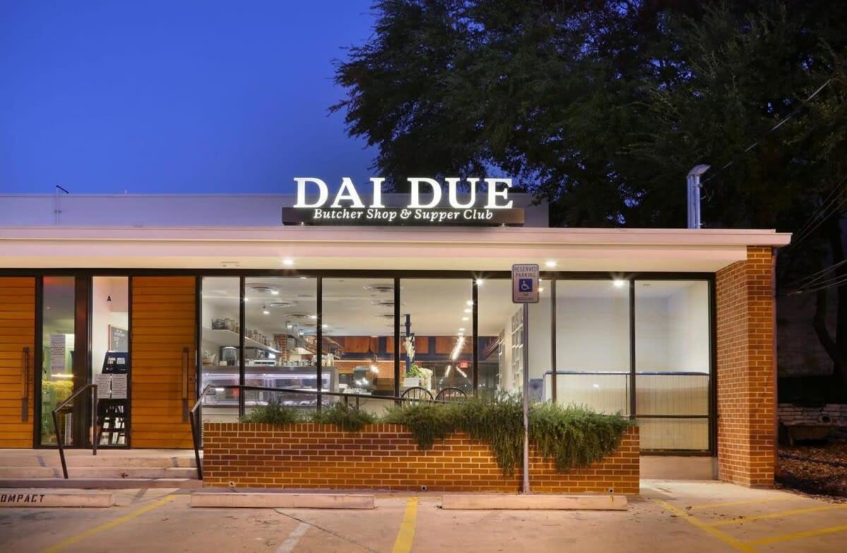 Holiday home Luxe Minutes From Ut & Downtown *