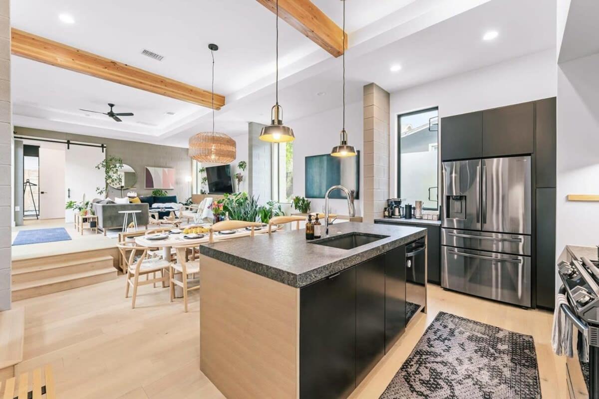 Luxe Minutes From Ut & Downtown