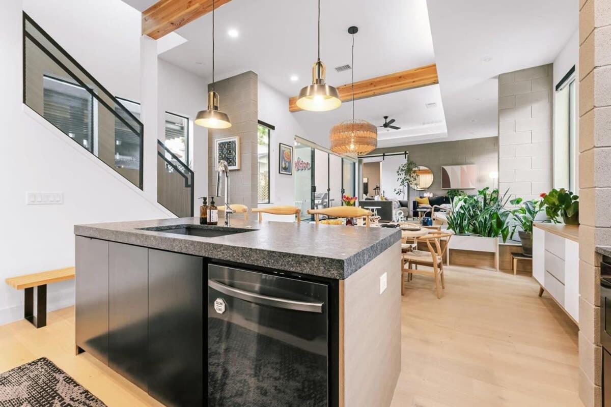 Holiday home Luxe Minutes From Ut & Downtown Austin