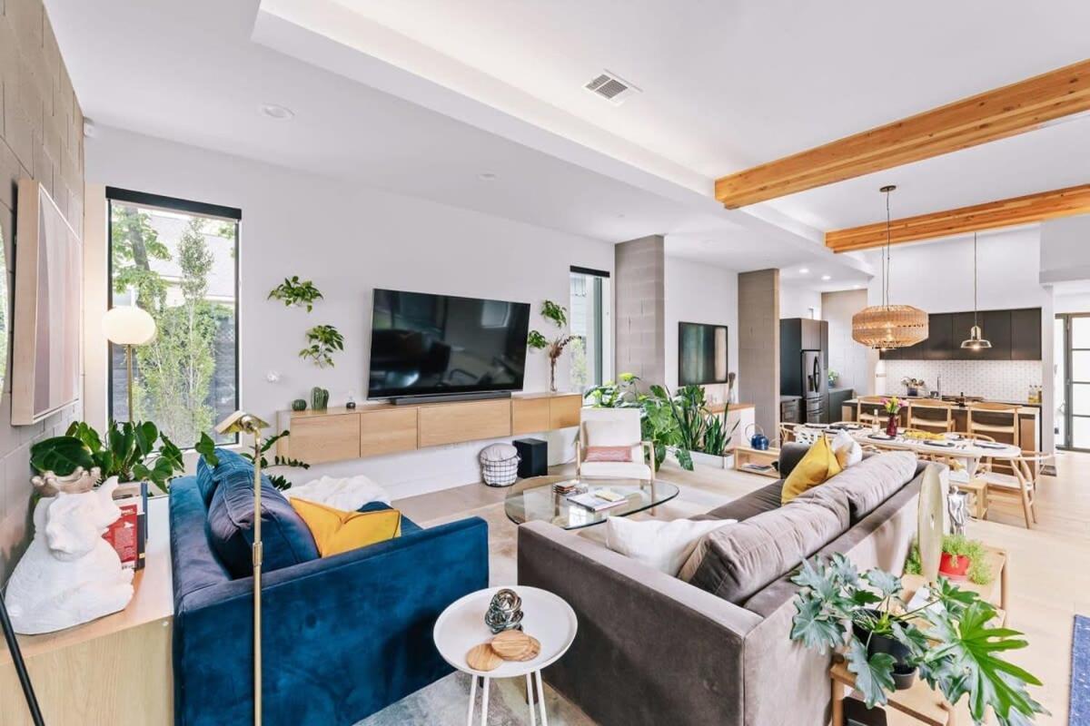 Holiday home Luxe Minutes From Ut & Downtown