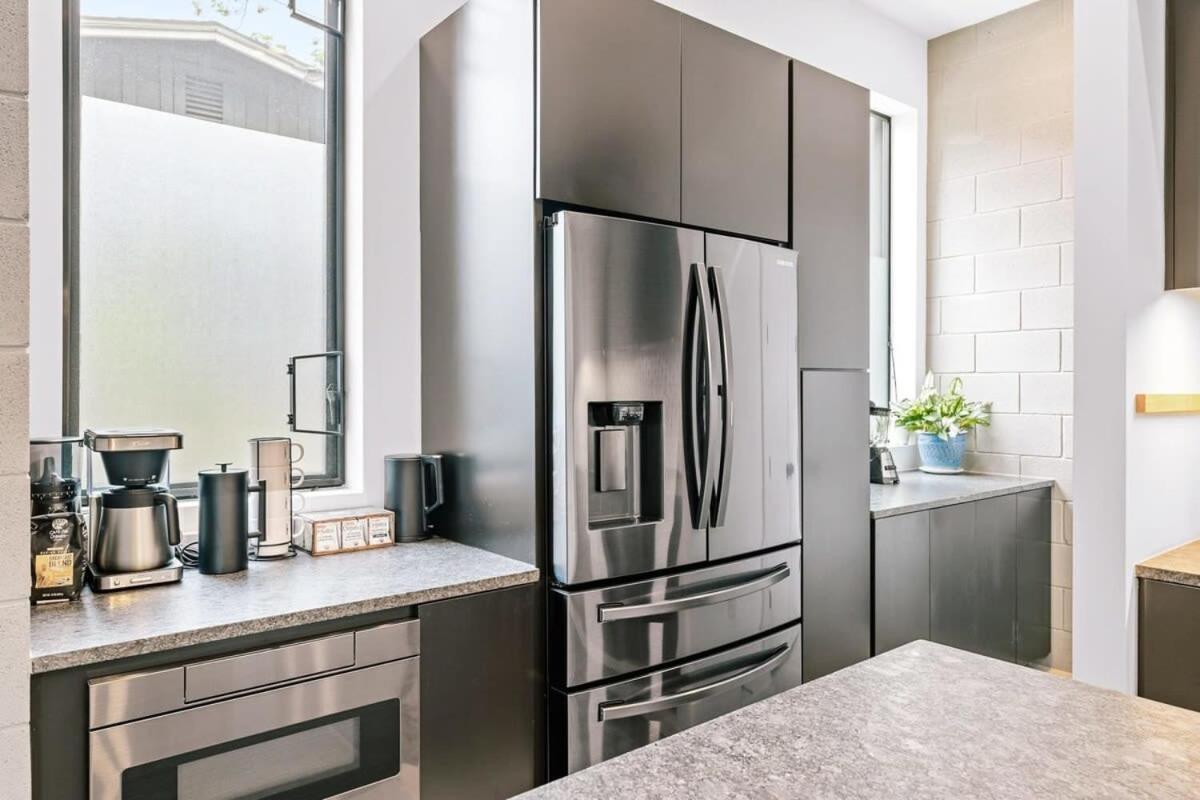 Holiday home Luxe Minutes From Ut & Downtown