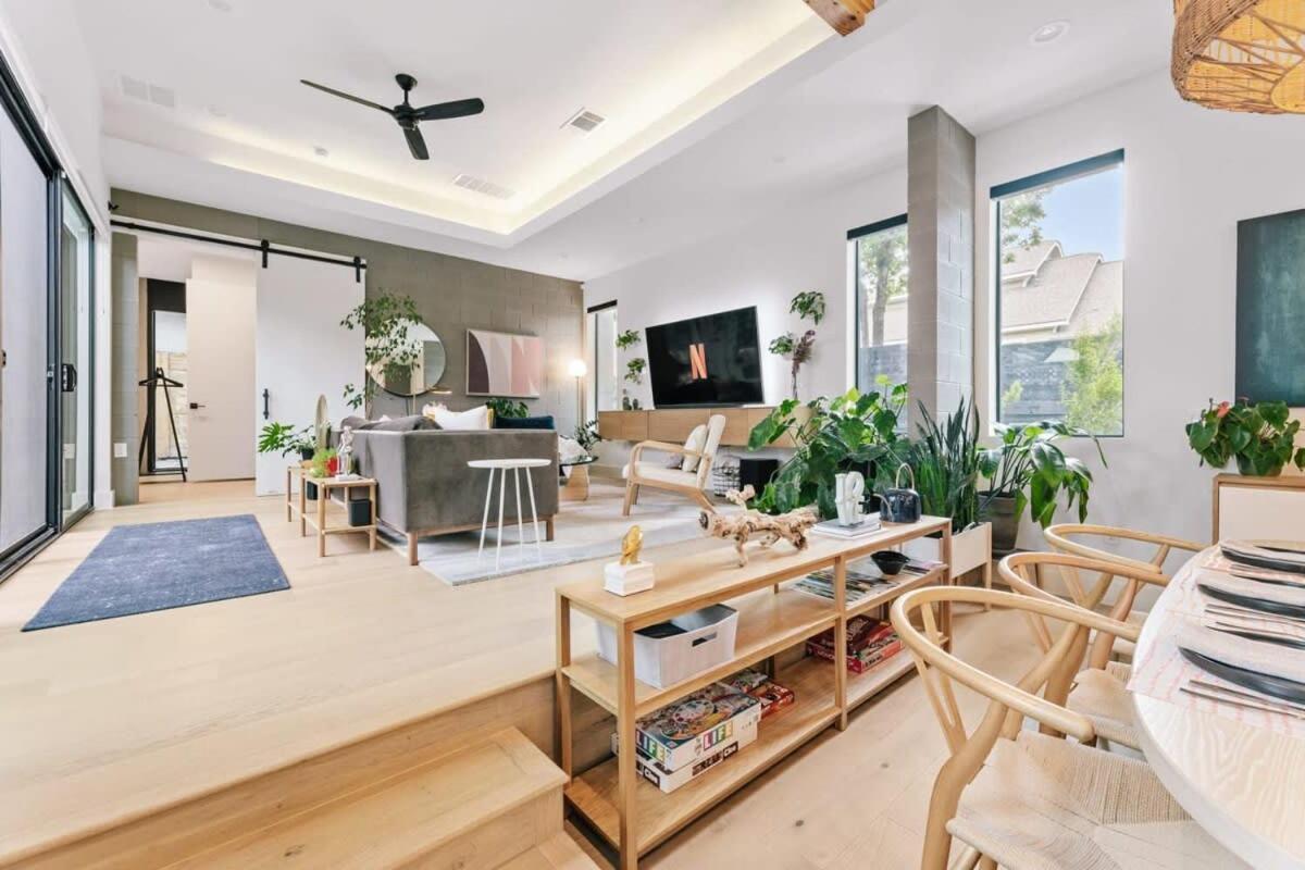 Holiday home Luxe Minutes From Ut & Downtown