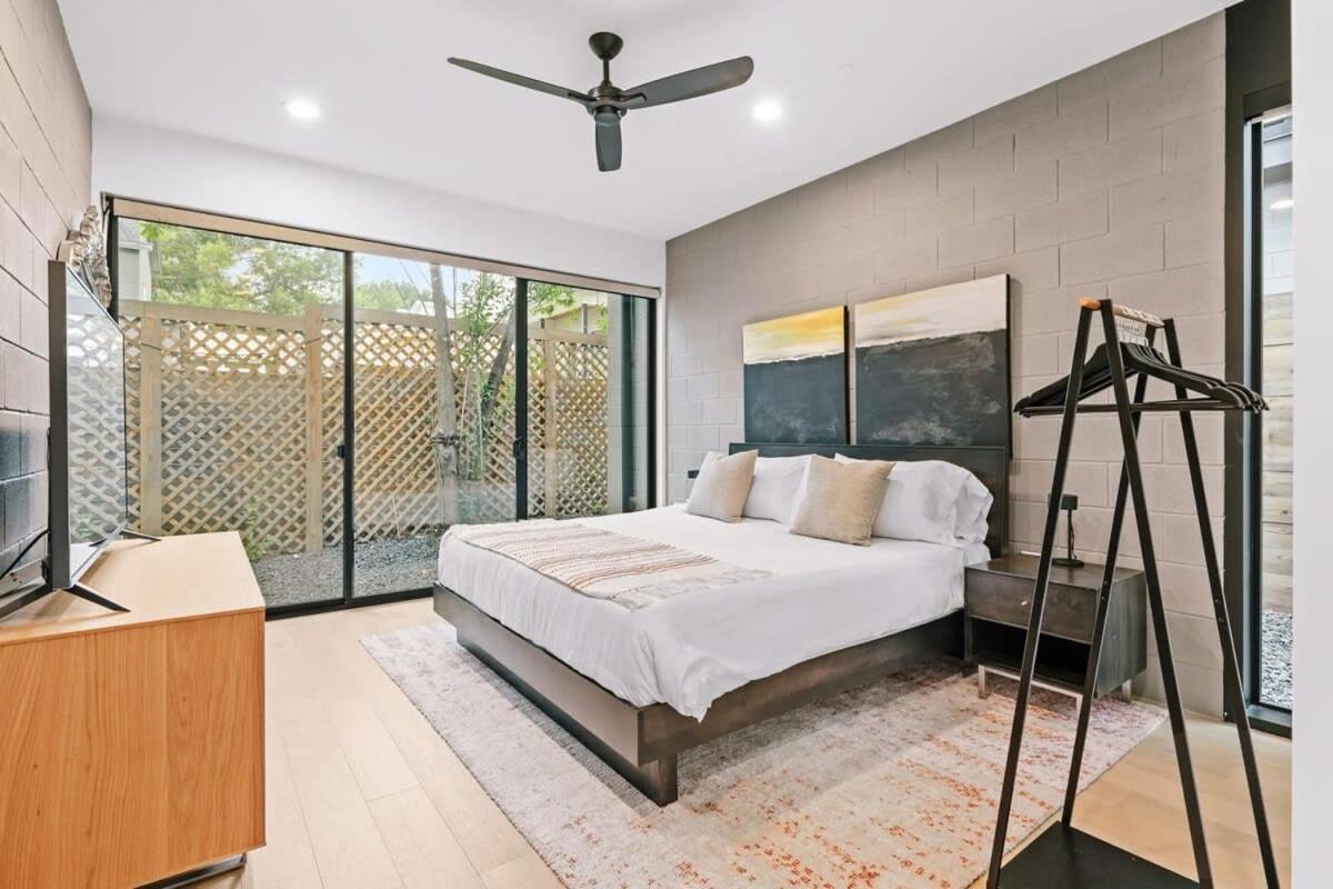 Holiday home Luxe Minutes From Ut & Downtown