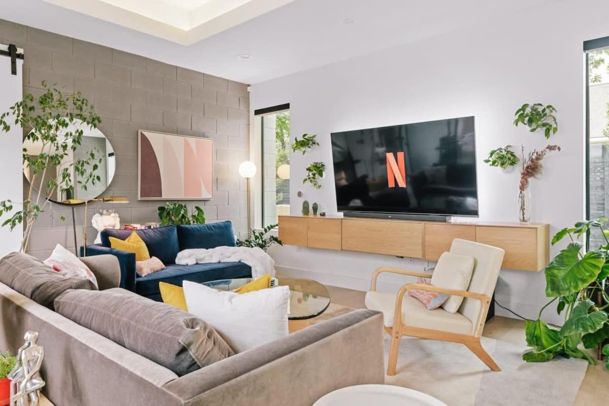 Holiday home Luxe Minutes From Ut & Downtown