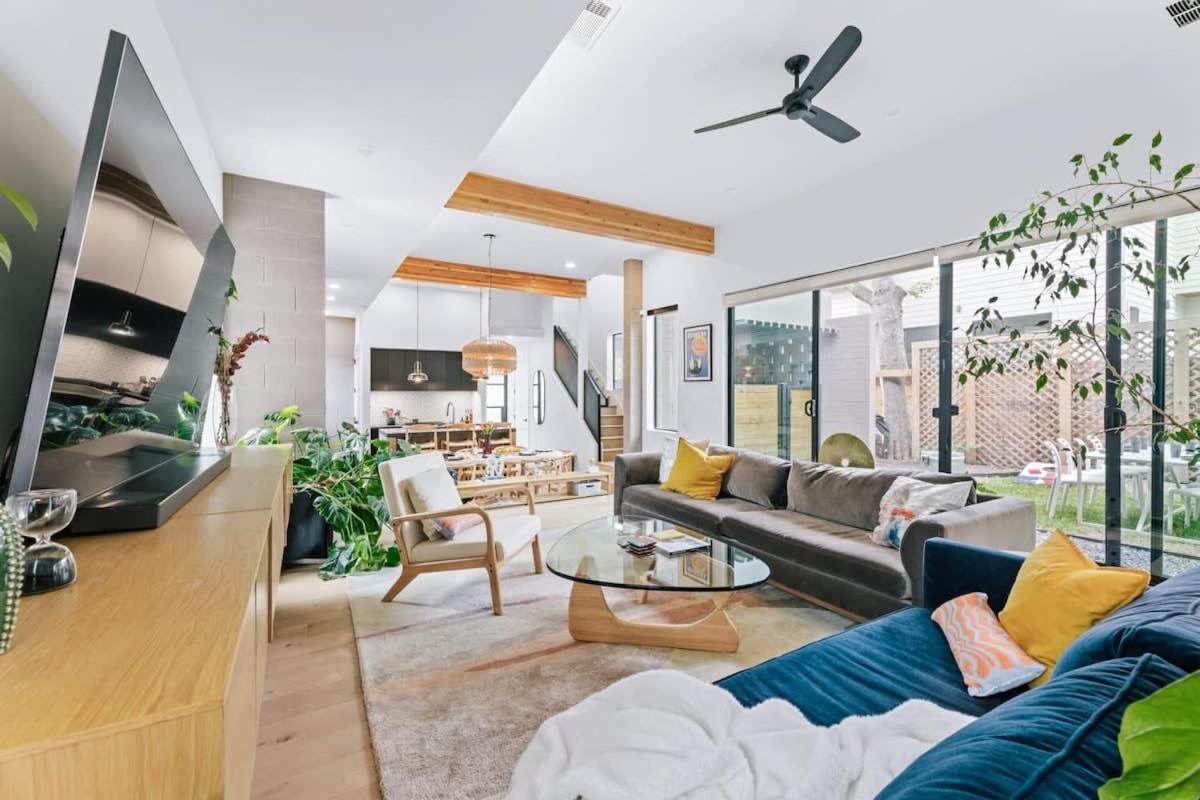 Holiday home Luxe Minutes From Ut & Downtown