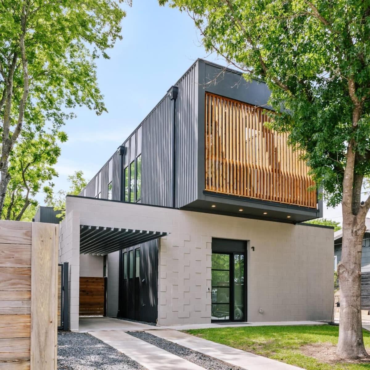 Holiday home Luxe Minutes From Ut & Downtown