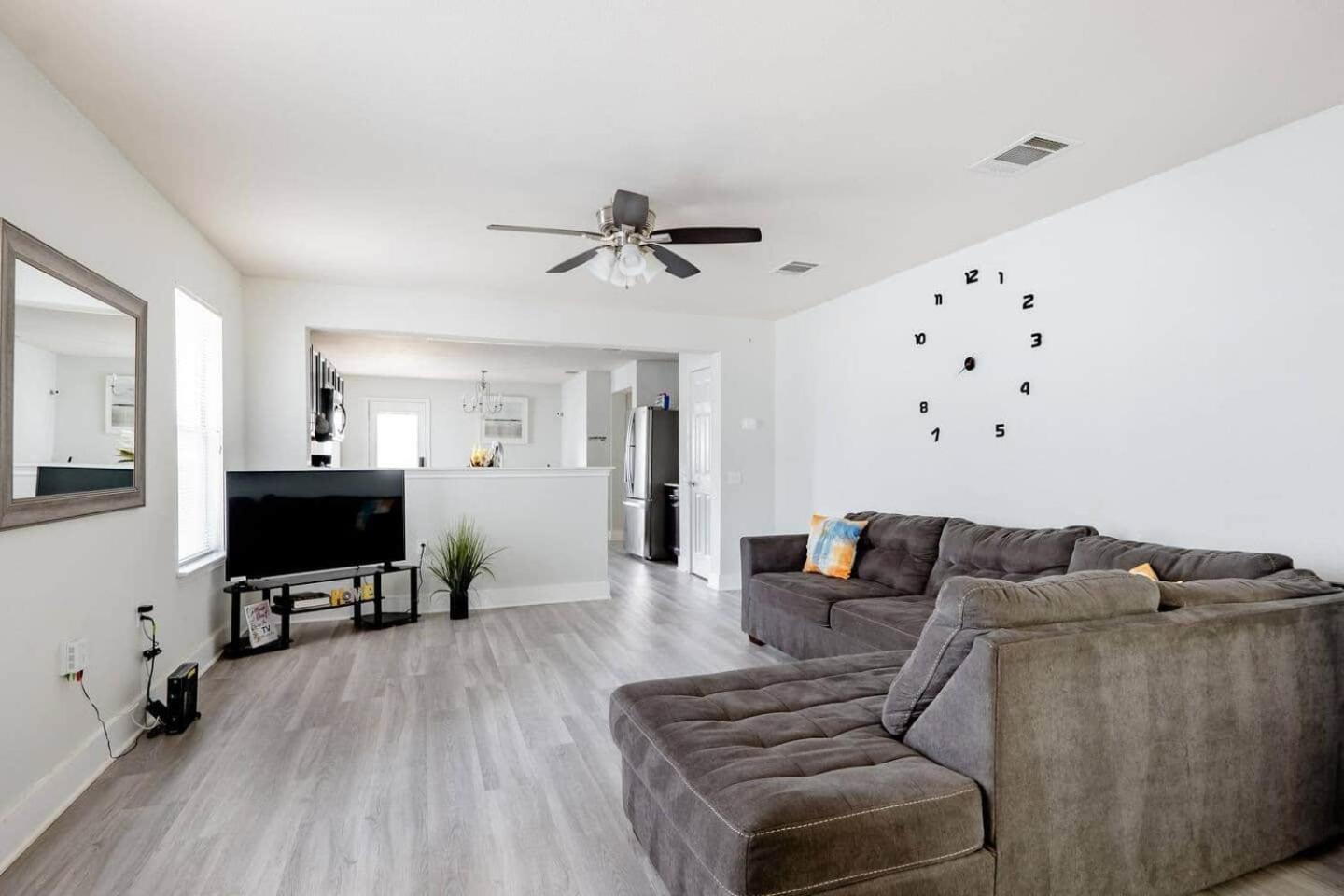 Holiday home Serenity Near Downtown & Airport