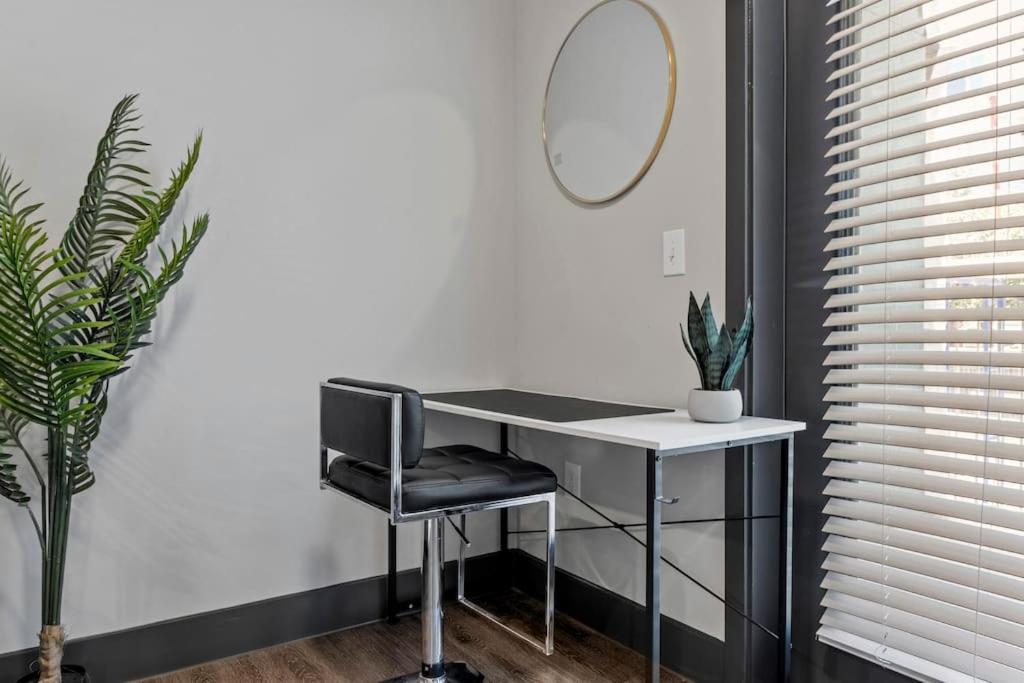 Apartment Urban Oasis, Pool Gym Dog Park Free Wifi