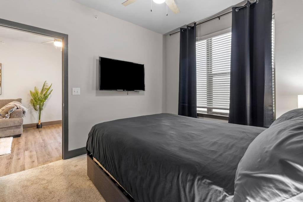 Apartment Urban Oasis, Pool Gym Dog Park Free Wifi
