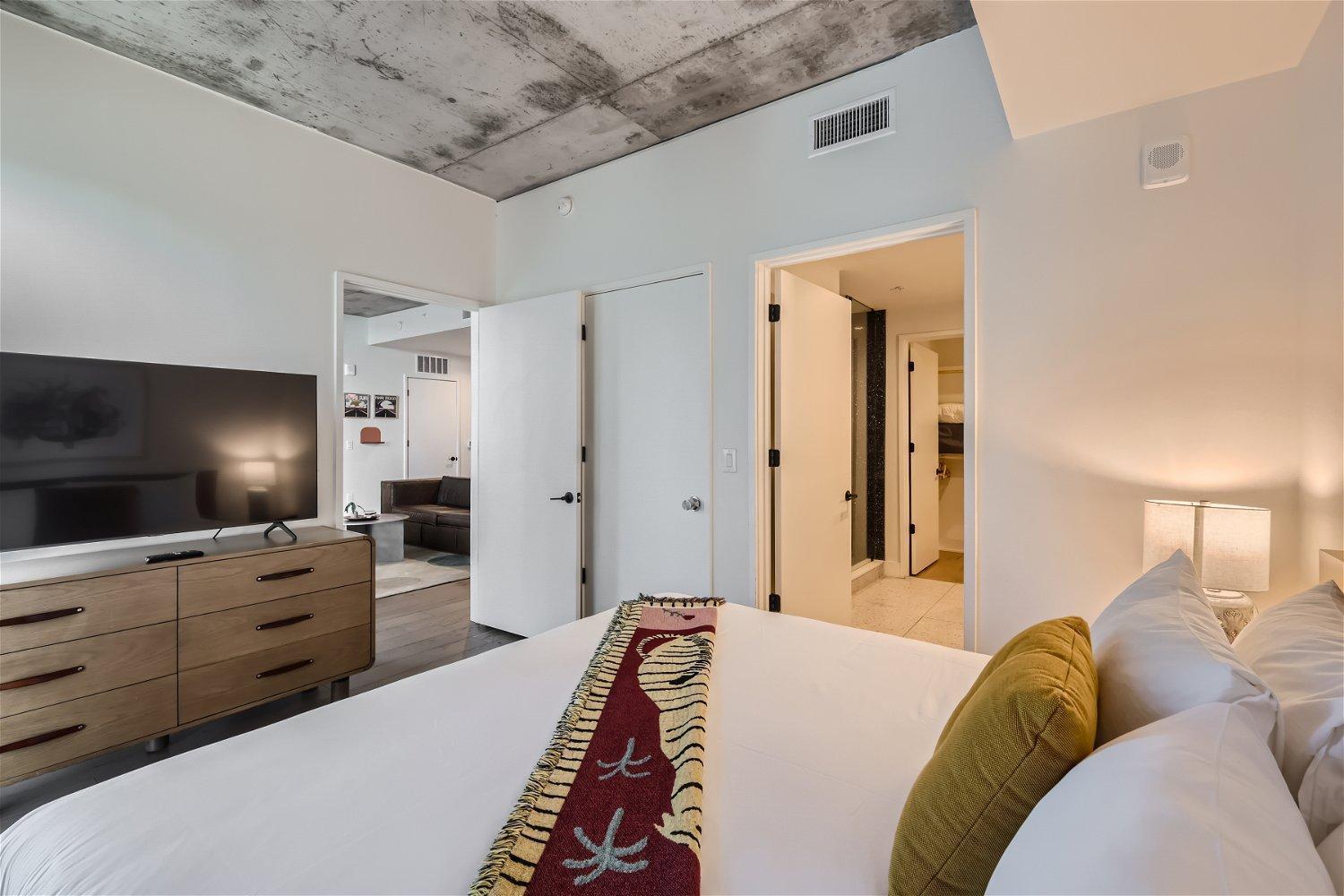 2br Luxury With Views And Rooftop Pool In Austin