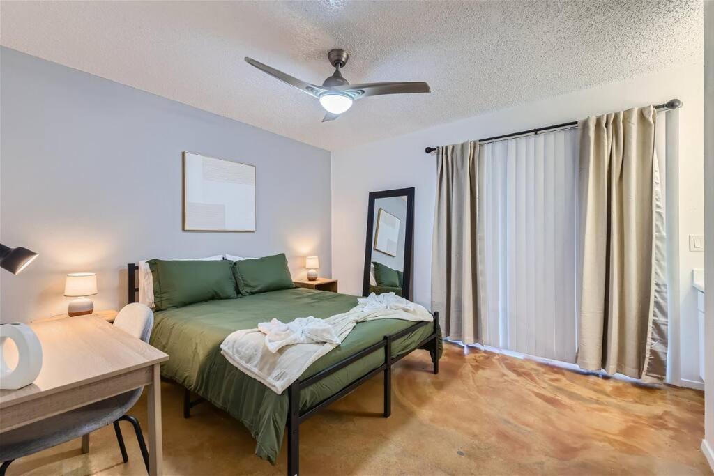 2b Getaway - Sleeps 6 - Pool, Pkg - Walk Dtwn Austin