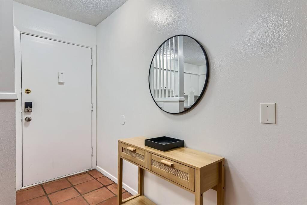 Apartment 2b Getaway - Sleeps 6 - Pool, Pkg - Walk Dtwn *