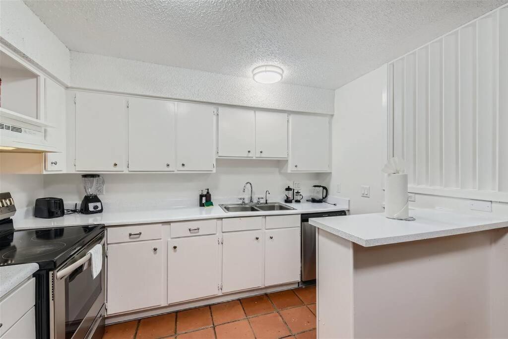 2b Getaway - Sleeps 6 - Pool, Pkg - Walk Dtwn