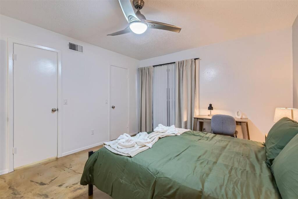 Apartment 2b Getaway - Sleeps 6 - Pool, Pkg - Walk Dtwn *