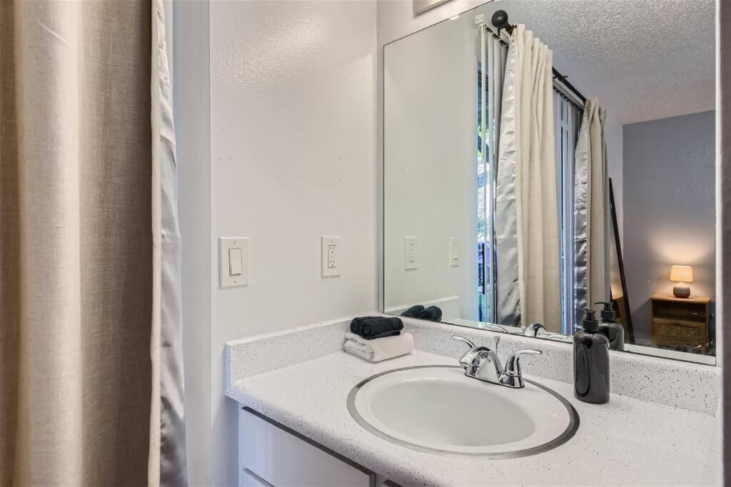 2b Getaway - Sleeps 6 - Pool, Pkg - Walk Dtwn Austin
