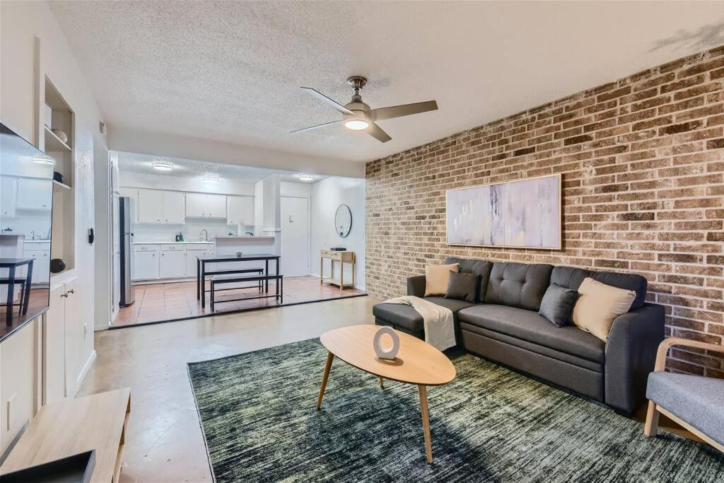 2b Getaway - Sleeps 6 - Pool, Pkg - Walk Dtwn