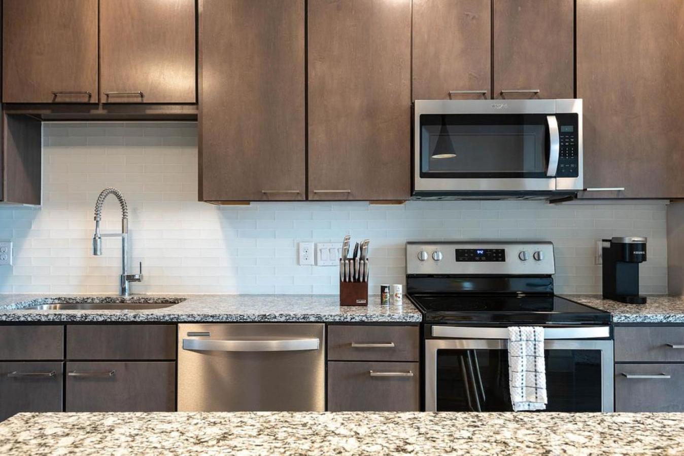Apartment Landing - Modern With Amazing Amenities