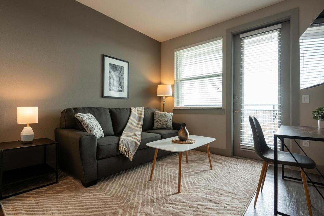 Landing - Modern With Amazing Amenities Apartment
