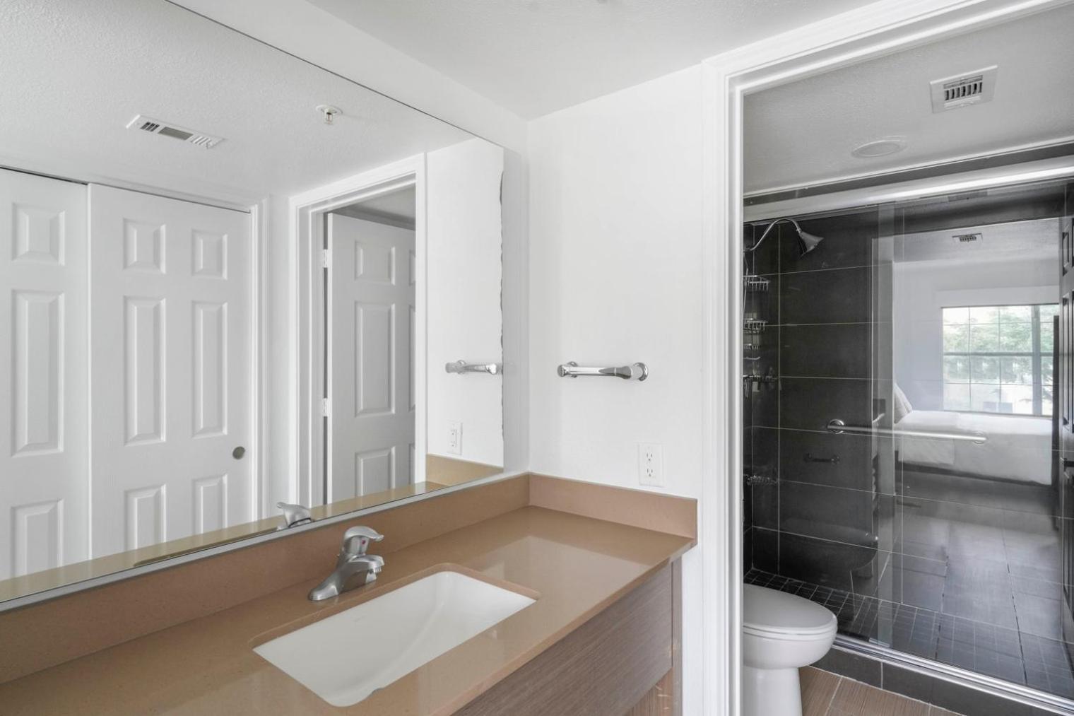 Blueground Gateway Pool Gym Close To Shops Atx-252 Apartment *