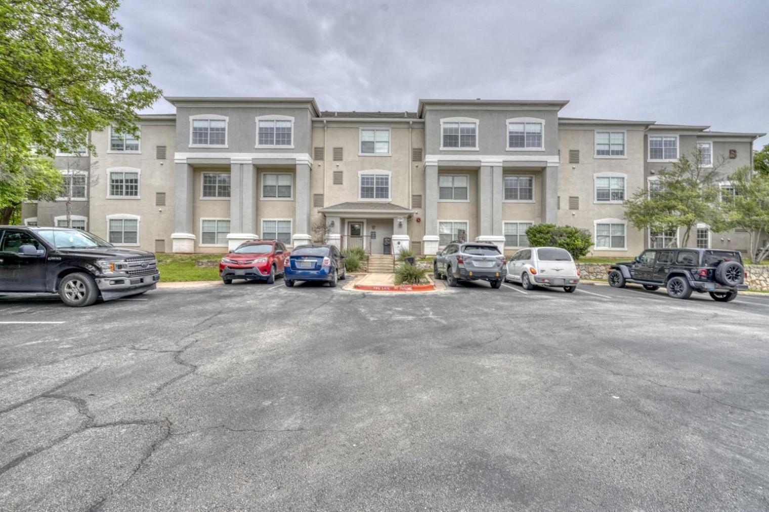 Blueground Gateway Pool Gym Close To Shops Atx-252 * Austin