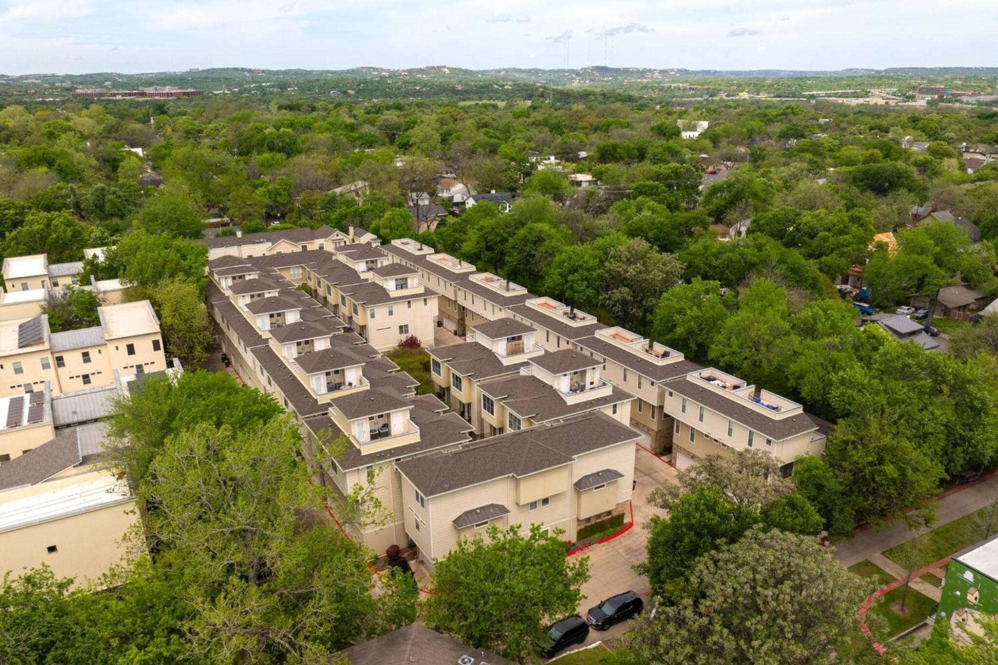 Zilker Townhome - Location In *