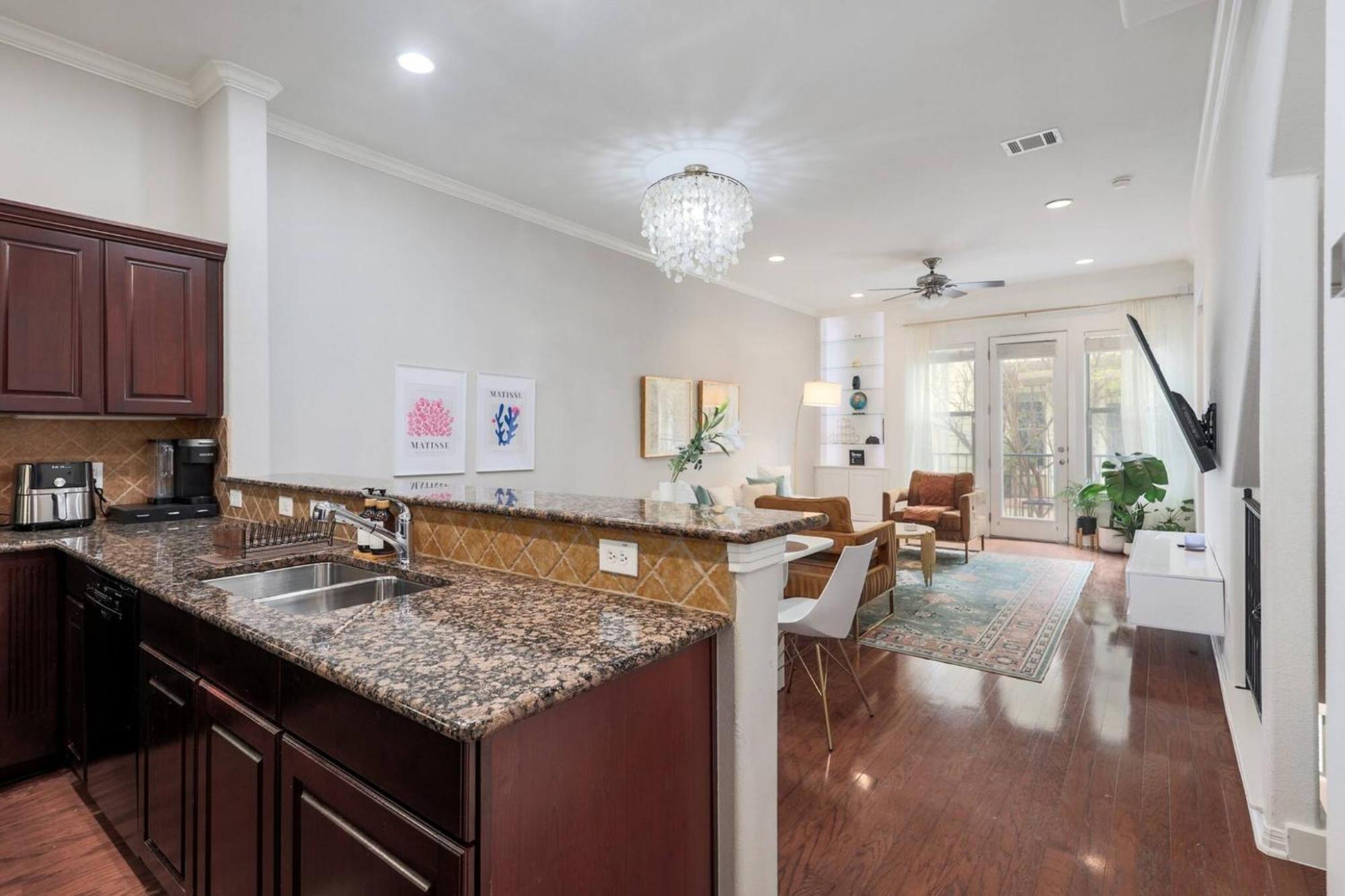 Zilker Townhome - Location In *