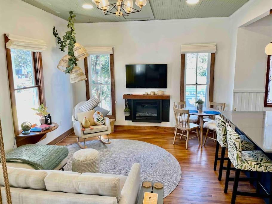 Landmark 1894 Bouldin Creek *