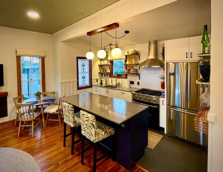 Landmark 1894 Bouldin Creek