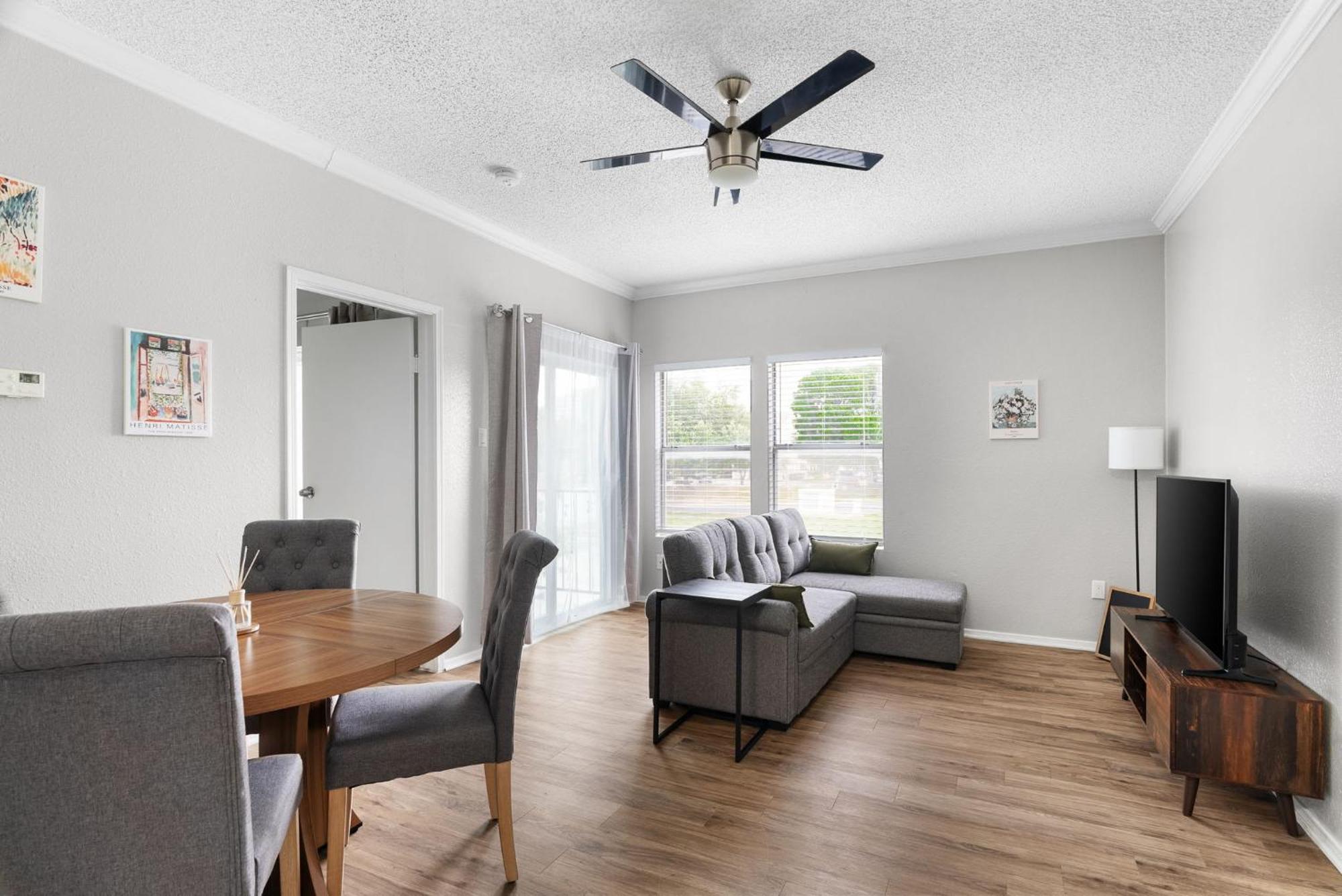 Apartment Updated 1br With Community Pool Near The Domain *