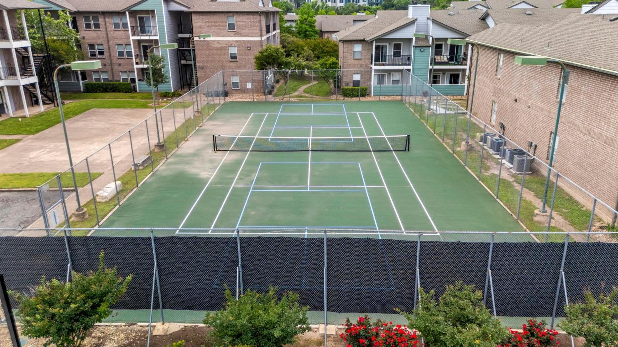 Updated 1br With Community Pool Near The Domain