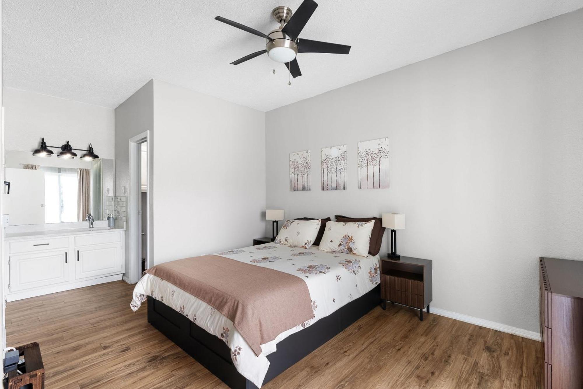 Updated 1br With Community Pool Near The Domain