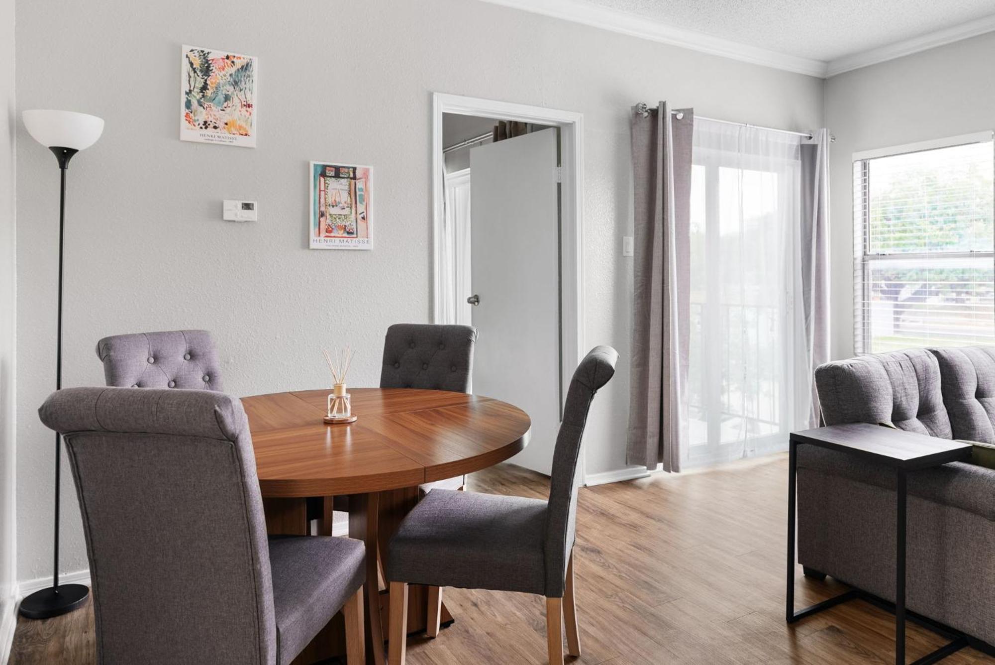 Updated 1br With Community Pool Near The Domain Apartment *