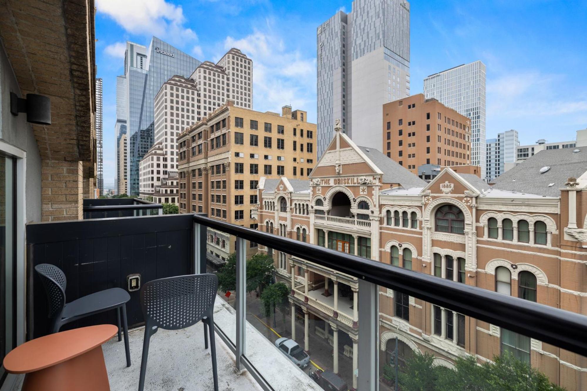 Littlefield Lofts, Hosted By Placemakr - 6th St Apartment Austin