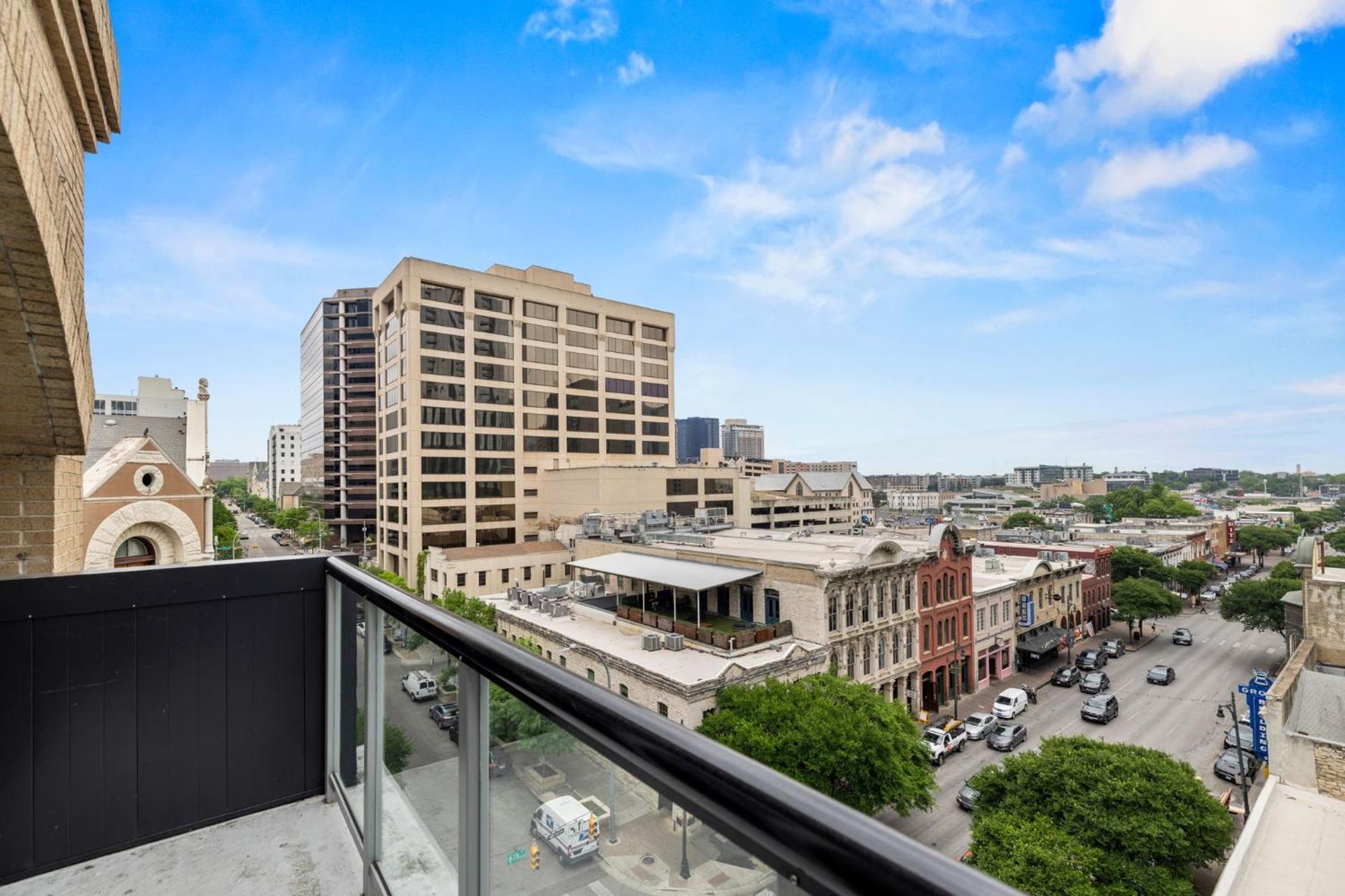 Littlefield Lofts, Hosted By Placemakr - 6th St Apartment *