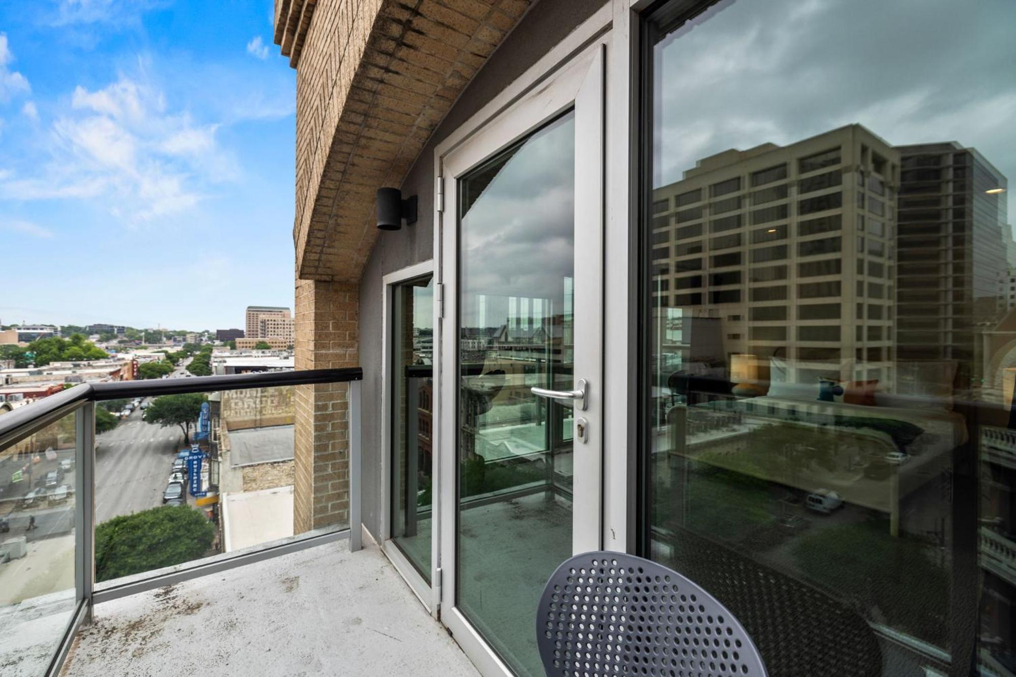 Littlefield Lofts, Hosted By Placemakr - 6th St Apartment Austin